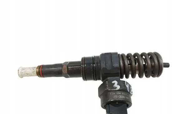 Volkswagen Golf IV Fuel injector 038130073F