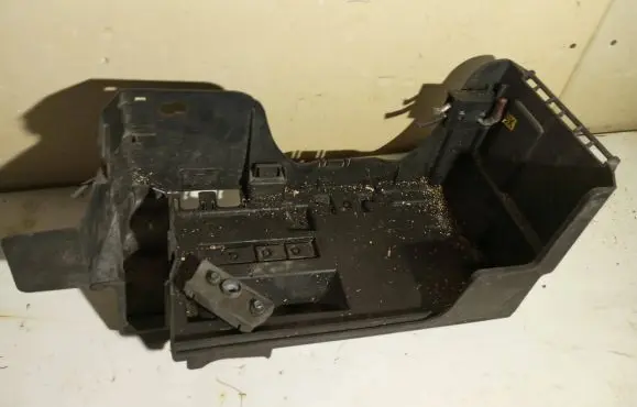 Opel Vectra C Battery box tray 24413805
