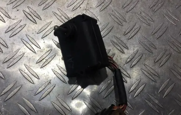 Headlight level adjustment motor