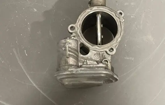 BMW 5 E60 E61 Engine shut-off valve 780438404