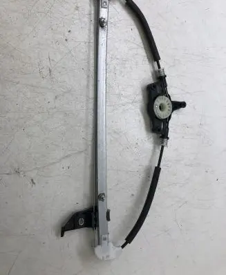 Mazda 3 III Rear window lifting mechanism without motor
