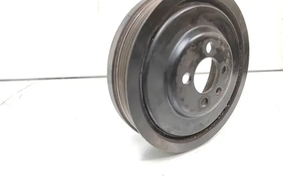 Volkswagen PASSAT B6 Crankshaft pulley 03G105243