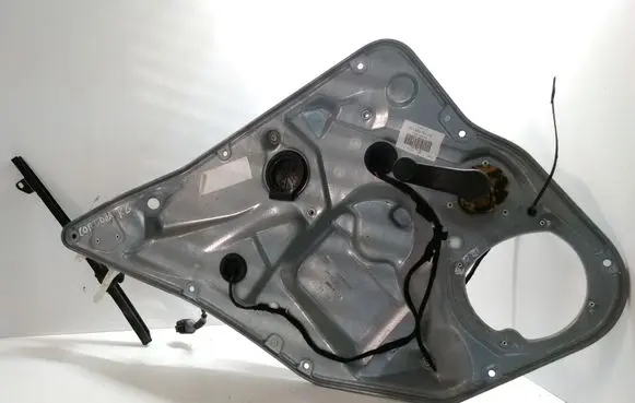 Rear door manual window regulator