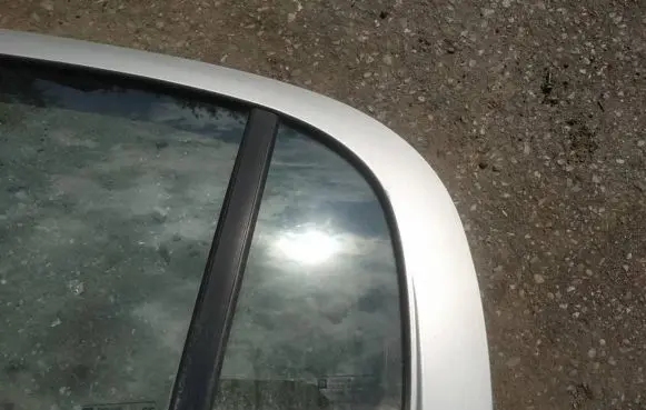 Opel Astra G Rear vent window glass 