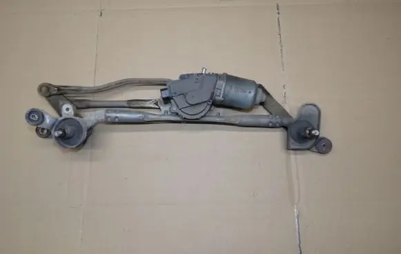 Mazda 5 Front wiper linkage and motor
