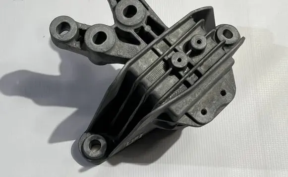 Chrysler Pacifica Engine mount bracket P68224746AD