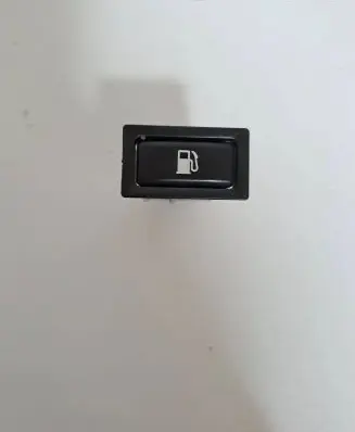 Toyota Avensis T250 Fuel tank opening switch 156795