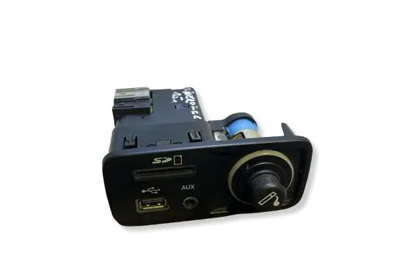 Jeep Grand Cherokee USB socket connector 68139536AC 13918829 1024141120