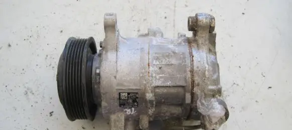 BMW 4 F32 F33 Air conditioning (A/C) compressor (pump) 6805022 64526805022