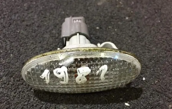 Mazda 2 Front fender indicator light