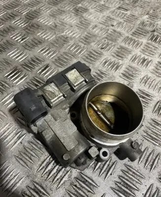 Volkswagen Golf V Throttle valve 03C133062D