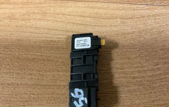 Mercedes-Benz E W212 Outside/exterior temperature sensor A2048210851 2940708500