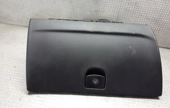 Peugeot 407 Glove box