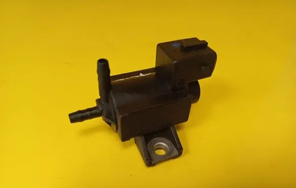 Toyota Corolla Verso AR10 Turbo solenoid valve 258600R010 72828606