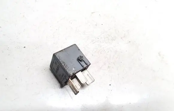 Mercedes-Benz E W211 Other relay A0025422619 v23134-j52-x361