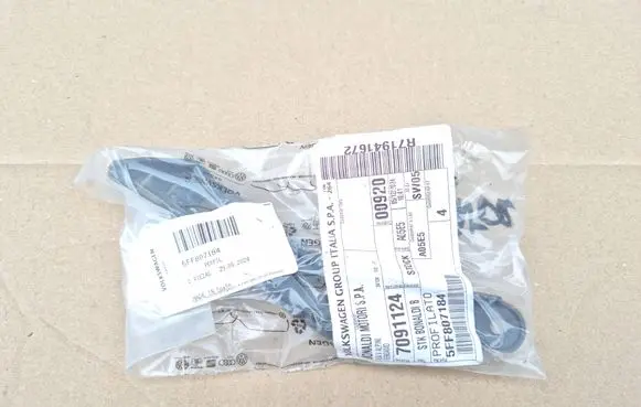 Cupra Formentor Front bumper mounting bracket 5FF807184