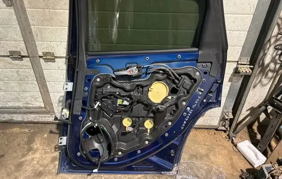 Jeep Cherokee Rear door