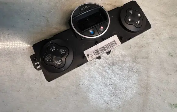 Renault Clio III Climate control unit 8200296683