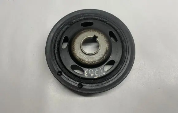 Peugeot 208 Crankshaft pulley E110124A