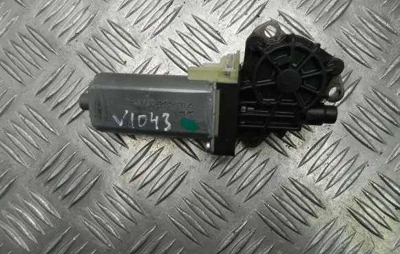 Mercedes-Benz C AMG W204 Seat adjustment motor 820418984 V1043