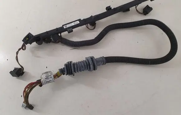 BMW X5 F15 Fuel injector wires 738080503