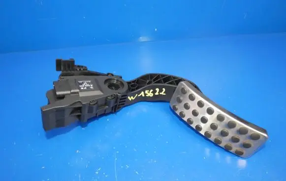 Mercedes-Benz GLA W156 X156 Accelerator throttle pedal A2463001904 1904