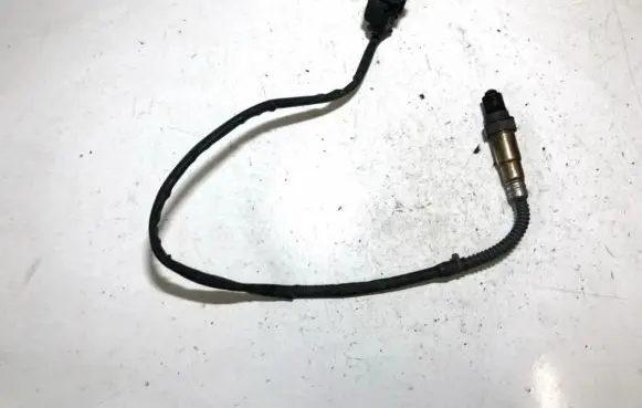 Volkswagen Golf V Lambda probe sensor 0281004042 0281004043