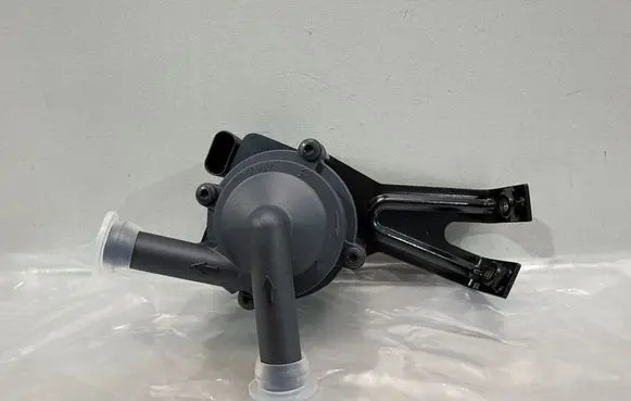 BMW 5 F10 F11 Water pump 5A36581