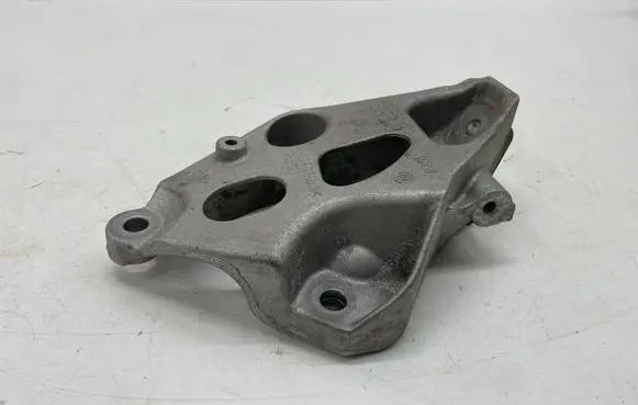 BMW 1 F20 F21 Engine mounting bracket 6859415