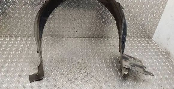Front wheel arch liner splash guards