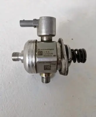 BMW M4 F82 F83 Fuel injection high pressure pump 7847204