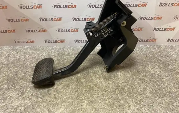 Mercedes-Benz C W203 Brake pedal 2032900719 A2032900401Q09