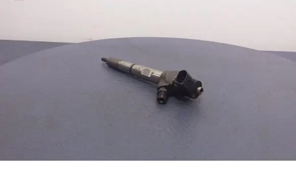 Volkswagen PASSAT B8 Fuel injector 0445110469