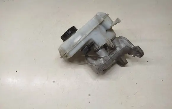 Volkswagen PASSAT B8 Master brake cylinder 32668423