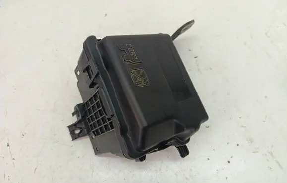 Peugeot 301 Fuse module 9671924480 9671941780