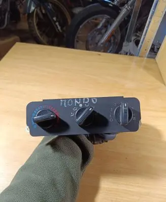 Ford Mondeo MK II Climate control unit 93BW18D