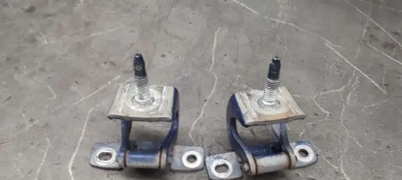 Peugeot 206+ Tailgate/trunk/boot hinge