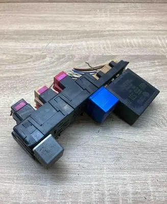 Audi A4 S4 B5 8D Fuse module 8L0941822A 4RA00351029