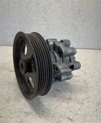 Opel Insignia A Power steering pump 55563329