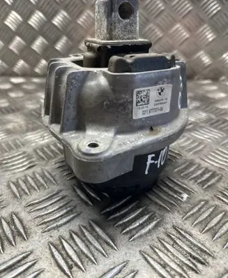 Engine mount bracket