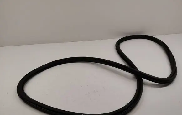Volvo V60 Rear door rubber seal (on body)