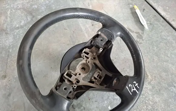 Toyota Yaris Steering wheel 305460899FKA