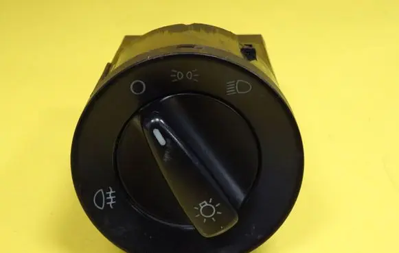 Volkswagen Golf IV Light switch 1C0941531