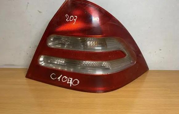 Mercedes-Benz C W203 Rear/tail lights 3312730040 C1040