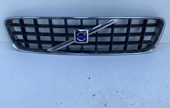 Volvo XC90 Front bumper upper radiator grill 8620641