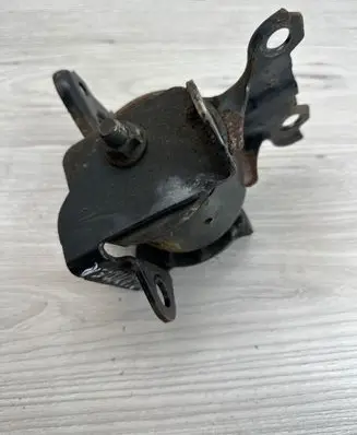 Mitsubishi Outlander Engine mount bracket