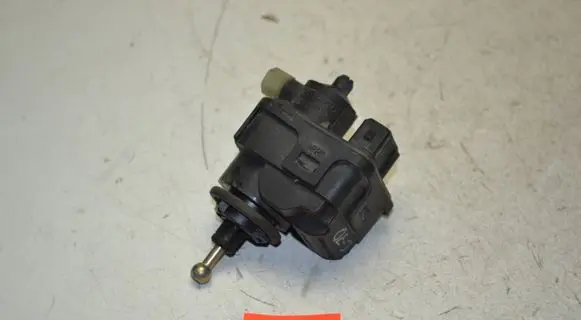 Volvo C70 Headlight level adjustment motor 00728243