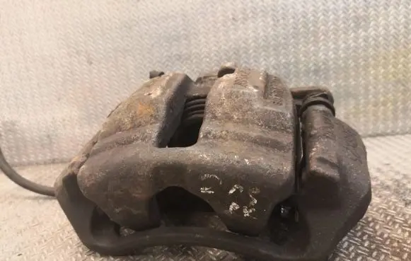 Mercedes-Benz C W203 Front brake caliper