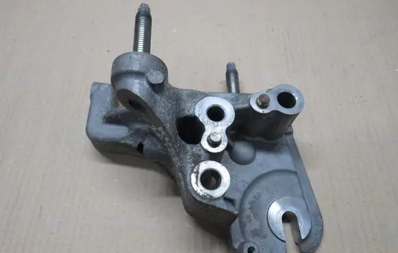 Ford Kuga II Engine mounting bracket DS7Q6030AF