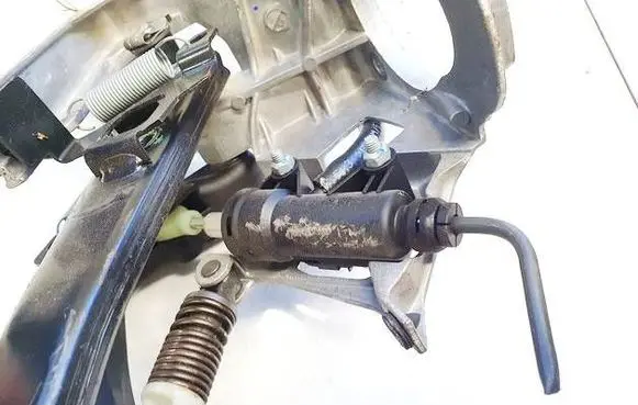 BMW 3 F30 F35 F31 Clutch master cylinder 21526773670 13670610de